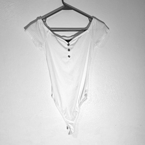 Rue21 small size white body suit‎ - Picture 1 of 3